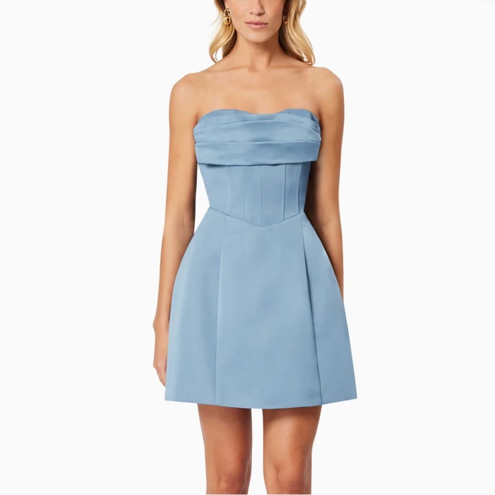 Elliatt Elegant Blue Strapless Dress